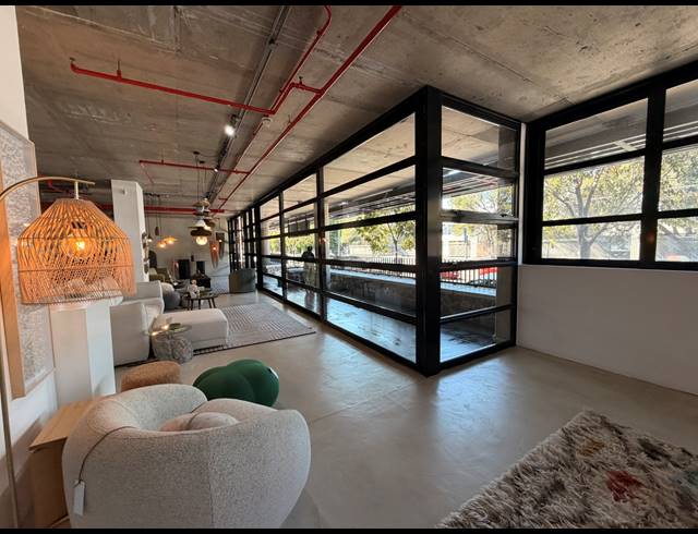 253M² RETAIL TO LET IN DE WATERKANT